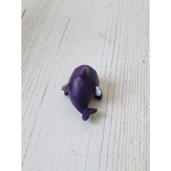 Mini purple dolphin wing glitter doll accessory pet toy figure - Picture 3 of 4